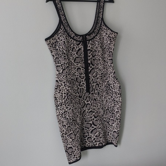 BCBG Maxazria Stretch sleeveless bodycon dress - Picture 2 of 7